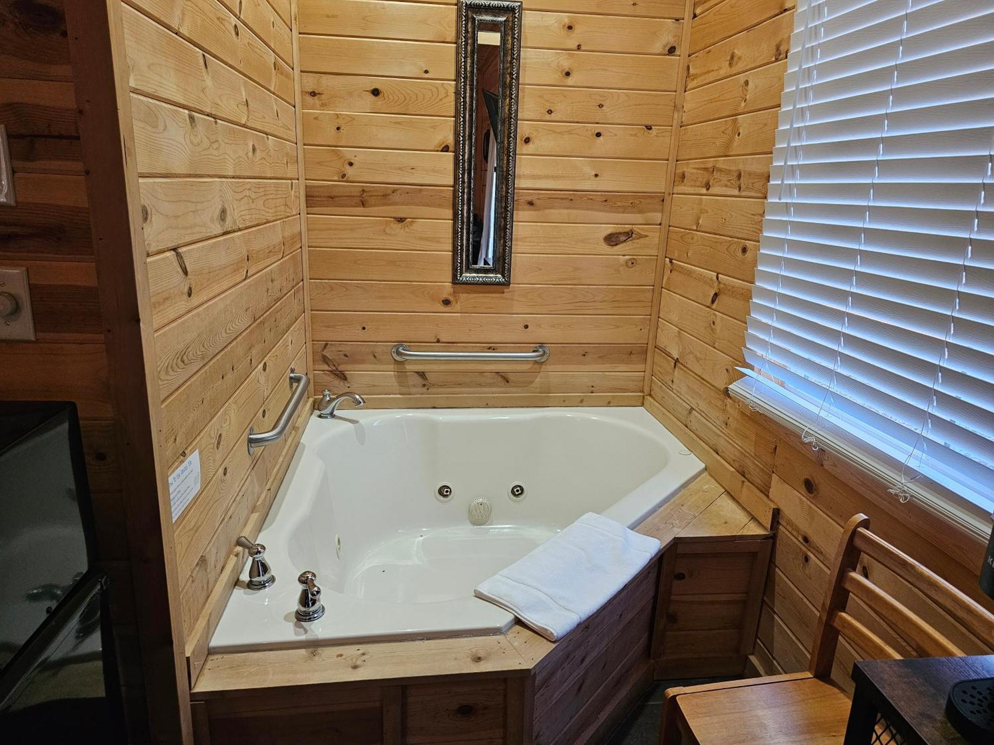5 Min To Beaver Lake-King Bed-Fire Pit-Jetted Tub #5 Eureka Springs Dış mekan fotoğraf
